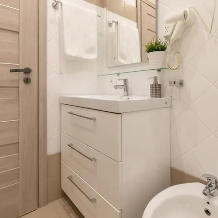 Private In A With Private Bath N1